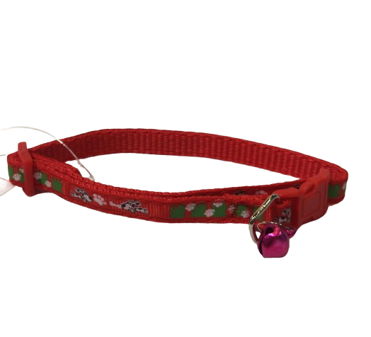 COLLAR ESTAMPADO CON DISEÑO DE PERROS EN CESPED