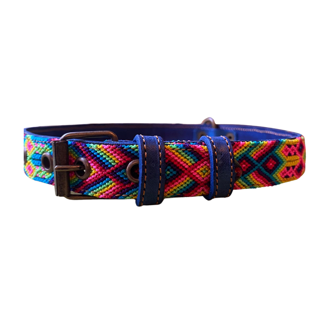 Collar Artesanal Tejido a Mano Grande Tonalidades Azules/Rosas