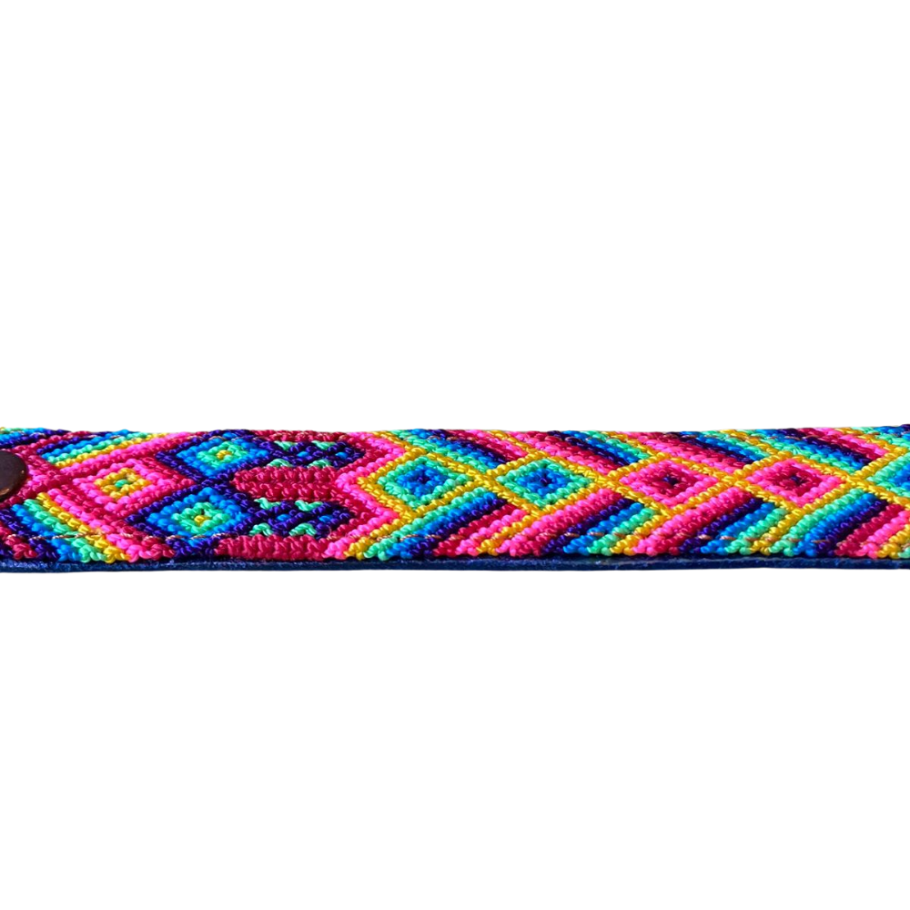 Collar Artesanal Tejido a Mano Grande Tonalidades Azules/Rosas