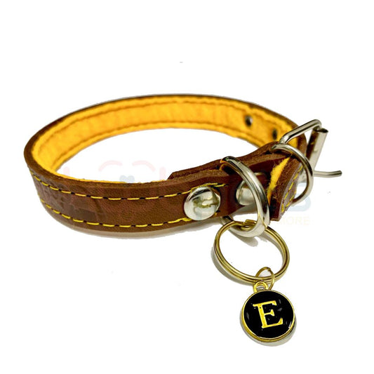 Dije circulo negro con letra dorada