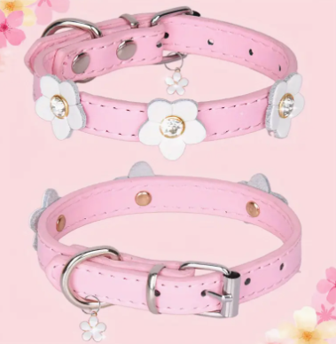 COLLAR DE VINIPIEL CON FLORES ROSA PARA PERRO