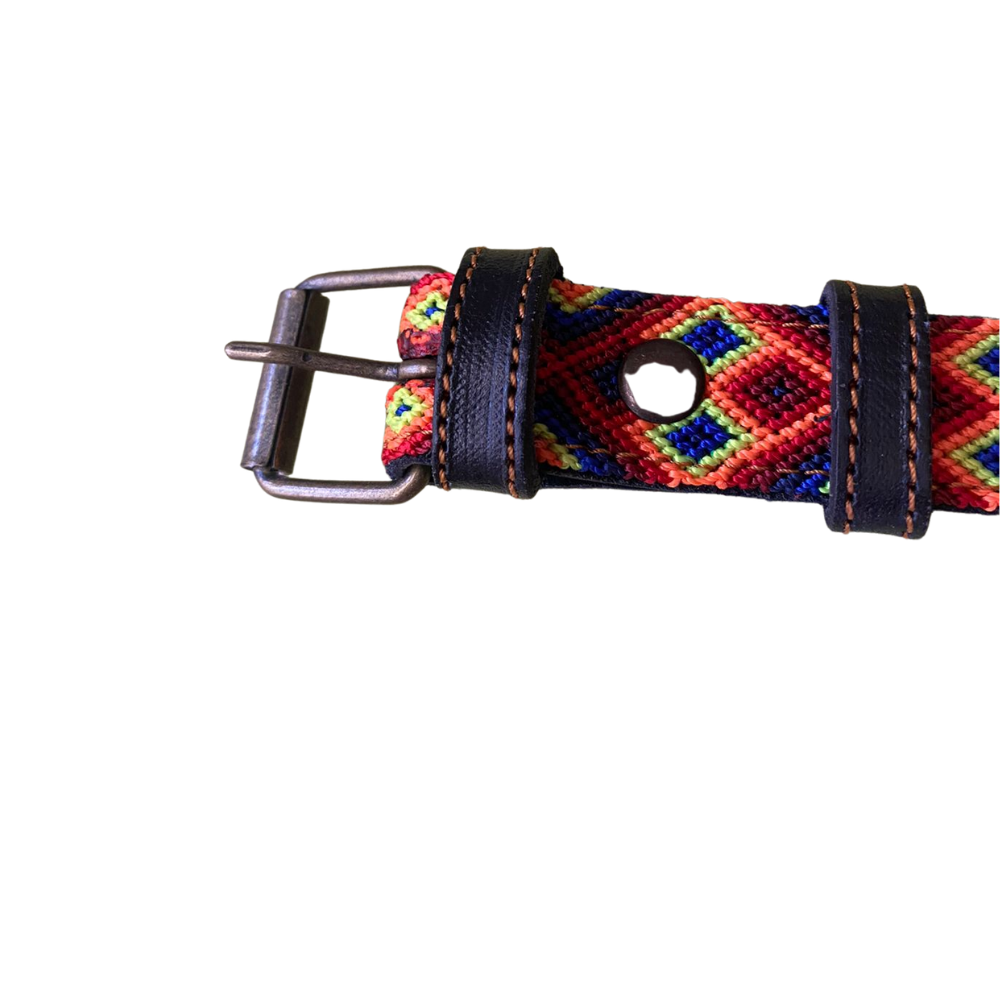 Collar Artesanal Tejido a Mano Mediano Tonalidades Azules
